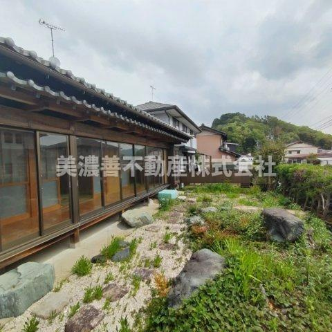 ６００１７　岐阜市大洞桐が丘中古戸建の庭