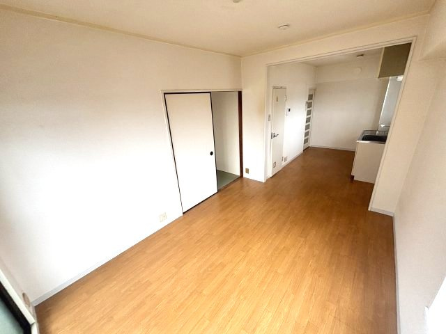 信和マンションの居間・リビング