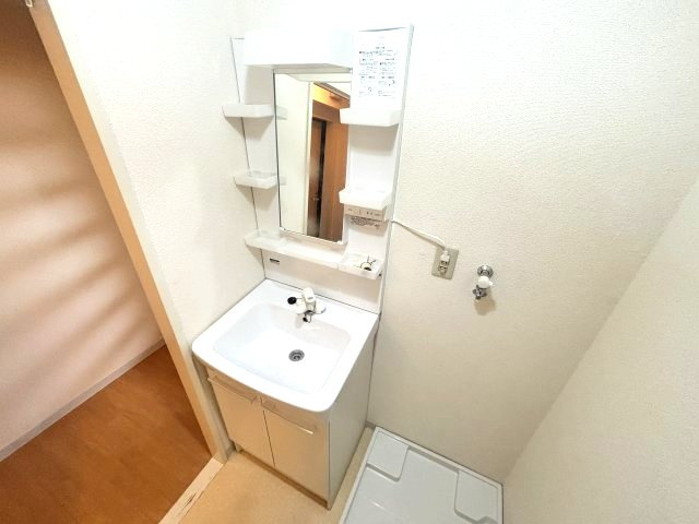 信和マンションの独立洗面台