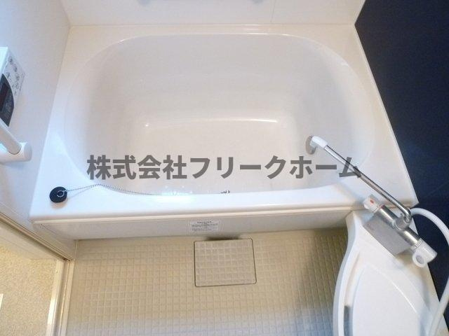 三鷹市下連雀３丁目のアパートの浴室