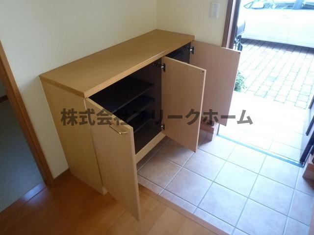 三鷹市下連雀３丁目のアパートのロビー