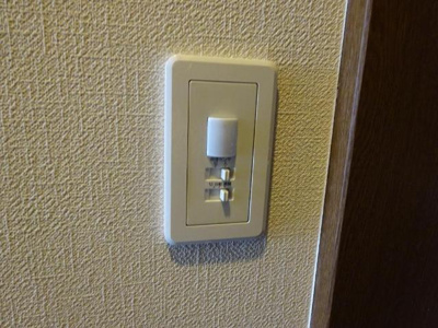 【設備】 | トモニーヒルズ | 人感センサー（イメージ）