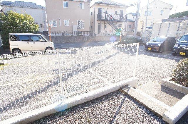 シャトレーシラハタの駐車場