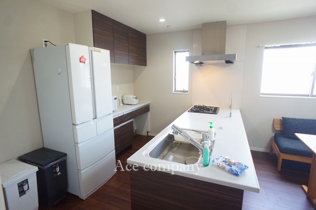 【キッチン】 | 東住吉区矢田3丁目 | キッチン天板一体型カウンターでスッキリ♪背面にカップボード付きです♪