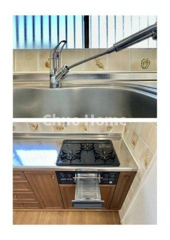 葛飾区西水元6丁目中古住宅のキッチン|【キッチン水栓】キッチン水栓はシャワーヘッドが伸びますのでシンクの隅々まで届きます。【三ツ口コンロ】奥様に好評な三ツ口コンロと魚焼きグリルです。