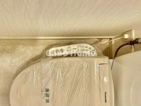 葛飾区西水元6丁目中古住宅の内装|【ウォシュレット】清潔に使いたいお手洗いには最適な設備です。もちろんウォームレットも標準装備です。