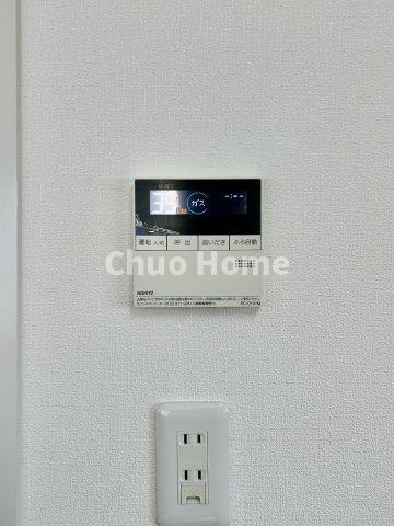 葛飾区西水元6丁目中古住宅の発電・温水設備|【給湯リモコン】外での一日を忘れさせてくれるオートバス機能でお好みの湯量・温度に調整された浴槽。