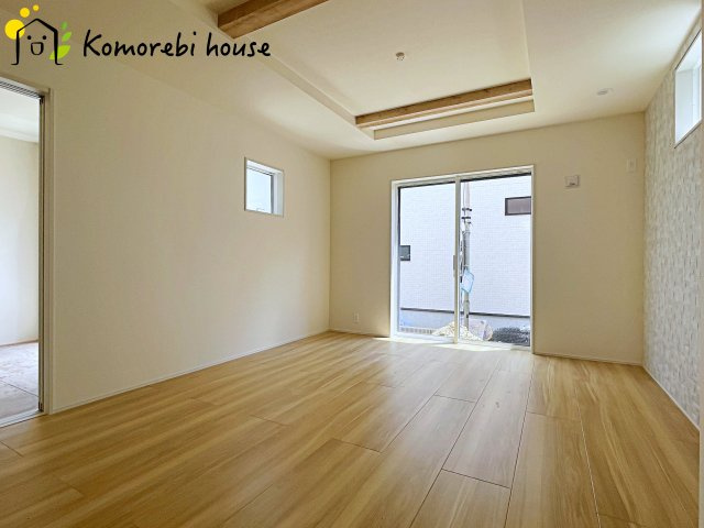 鴻巣市吹上本町2丁目　新築一戸建て　ブルーミングガーデン　01の居間・リビング|ゆったりとした居間です