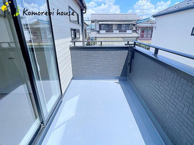 鴻巣市吹上本町2丁目　新築一戸建て　ブルーミングガーデン　01のバルコニー|バルコニーがあります