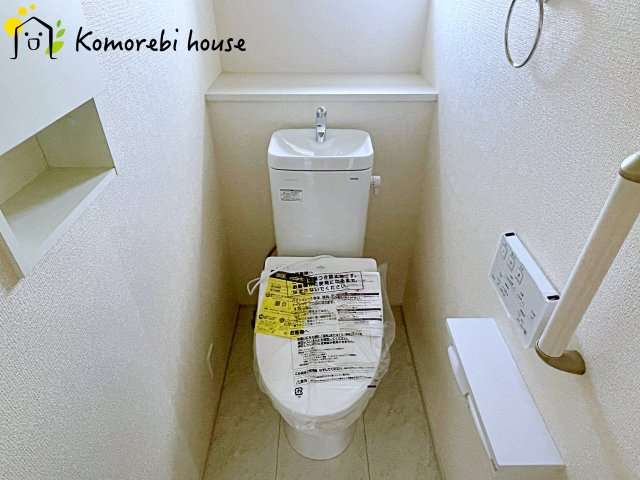 鴻巣市吹上本町2丁目　新築一戸建て　ブルーミングガーデン　01のトイレ|落ち着いたトイレです