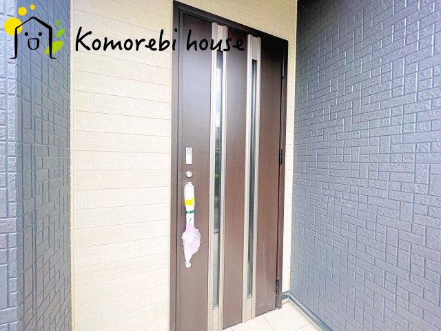 鴻巣市吹上本町2丁目　新築一戸建て　ブルーミングガーデン　01の玄関|収納もある玄関です