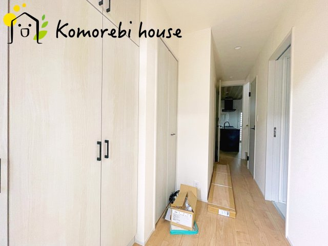 鴻巣市吹上本町2丁目　新築一戸建て　ブルーミングガーデン　01の玄関|ゆったりとした玄関です