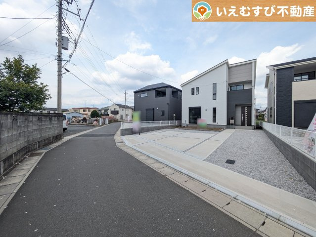 Livele Garden.S　大泉第16寄木戸の前面道路含む現地写真|充分な広さの4ｍ前面道路
間口が広くお車の出し入れも問題なく行えるスペースが確保されています♪