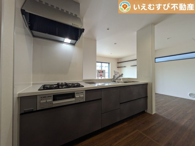 Livele Garden.S　大泉第16寄木戸のキッチン|機能性収納性に溢れるキッチン
収納もたっぷり付いていてすっきり片付く！毎日楽しくお料理が出来そうです！