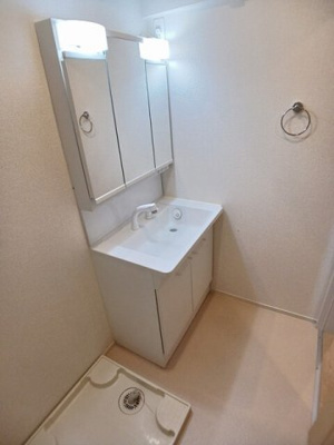 【洗面所】 | ブルゴーニュＣ | 忙しい朝には欠かせない洗面所です