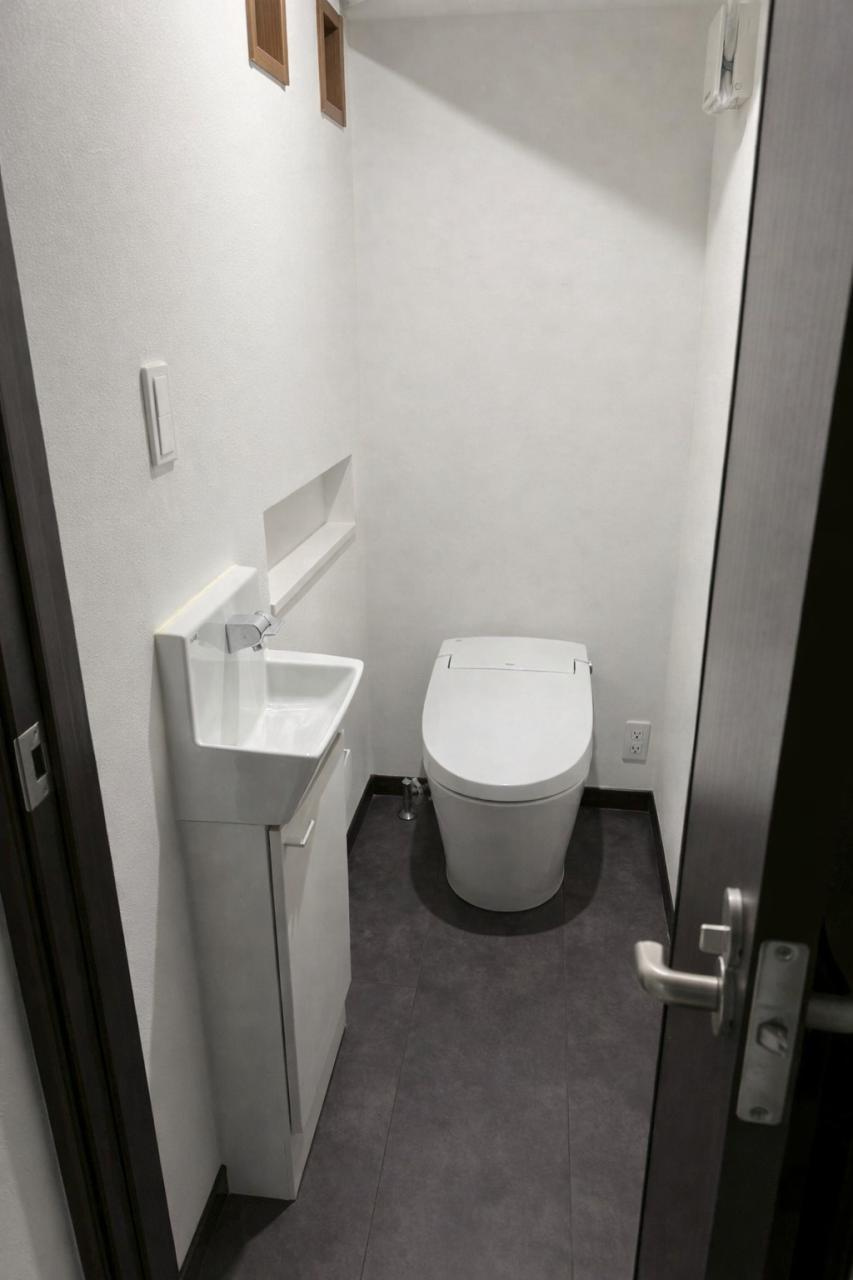 鳥取市浜坂中古戸建のトイレ