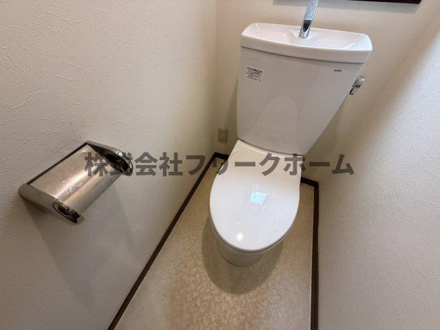 三鷹市下連雀６丁目の一戸建てのトイレ