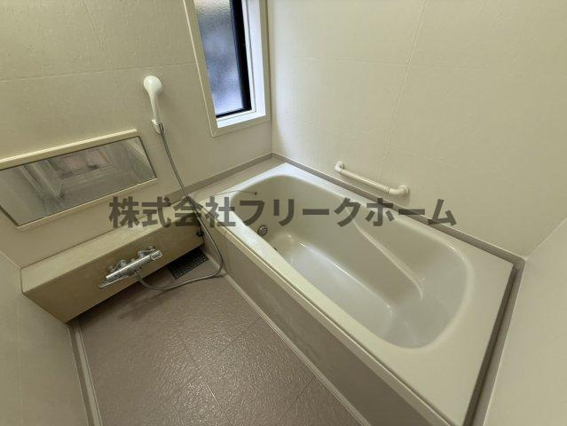 三鷹市下連雀６丁目の一戸建ての浴室