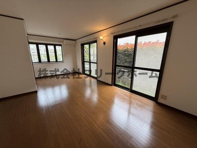 三鷹市下連雀６丁目の一戸建ての居間・リビング