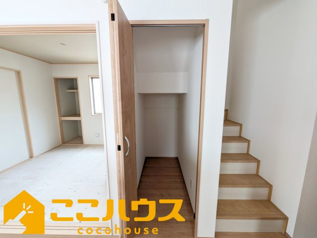 名護市宇茂佐1556番　新築戸建て　全7棟　A号棟の収納|リビング収納もございます