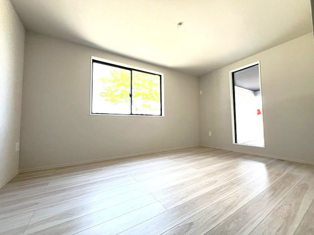 【内装】 | 福岡市西区愛宕1丁目3期　1号棟（全2棟）【仲介手数料無料・0円】 | 現地写真。1階洋室です。