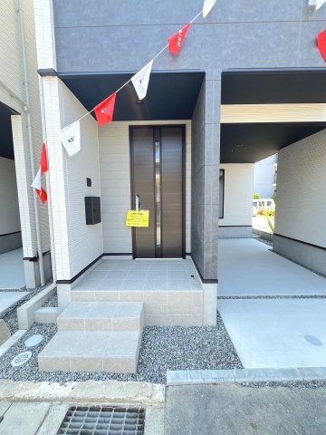 【玄関】 | 福岡市西区愛宕1丁目3期　1号棟（全2棟）【仲介手数料無料・0円】 | 現地写真。