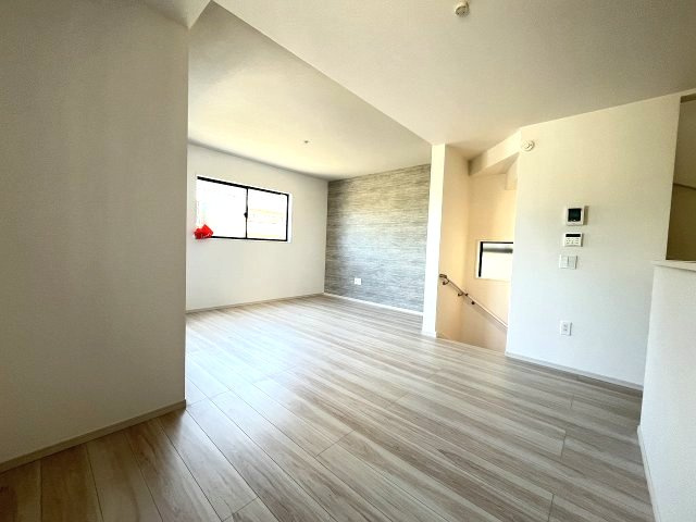 【居間・リビング】 | 福岡市西区愛宕1丁目3期　1号棟（全2棟）【仲介手数料無料・0円】 | 現地写真。
