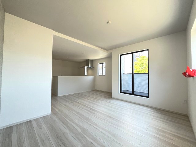 【居間・リビング】 | 福岡市西区愛宕1丁目3期　1号棟（全2棟）【仲介手数料無料・0円】 | 現地写真。