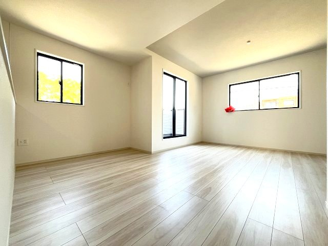 【居間・リビング】 | 福岡市西区愛宕1丁目3期　1号棟（全2棟）【仲介手数料無料・0円】 | 現地写真。