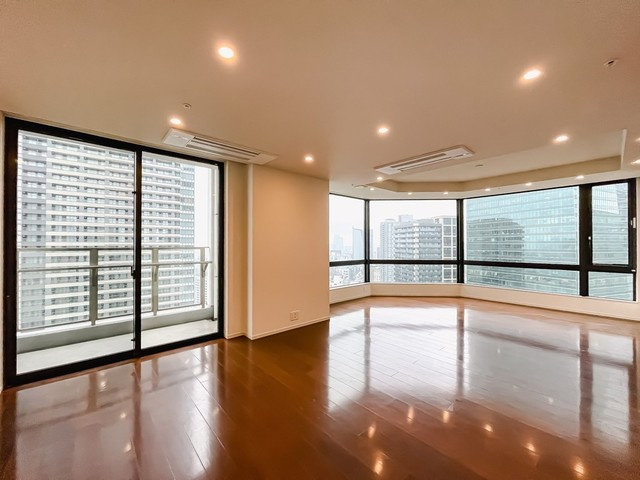 港区六本木１丁目の賃貸マンションの居間・リビング