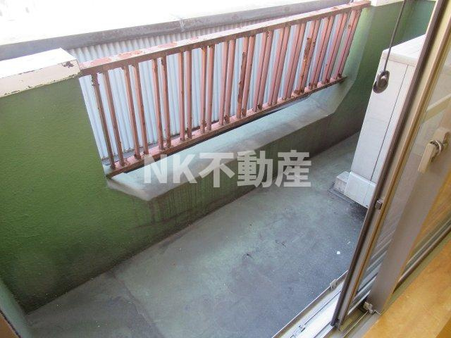 【バルコニー】 | 御厨東店舗（八戸ノ里賃貸） | 開放的で明るい空間を演出してくれるバルコニーです