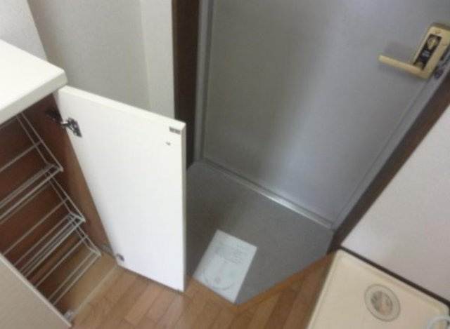 八王子市片倉町の賃貸マンションの玄関