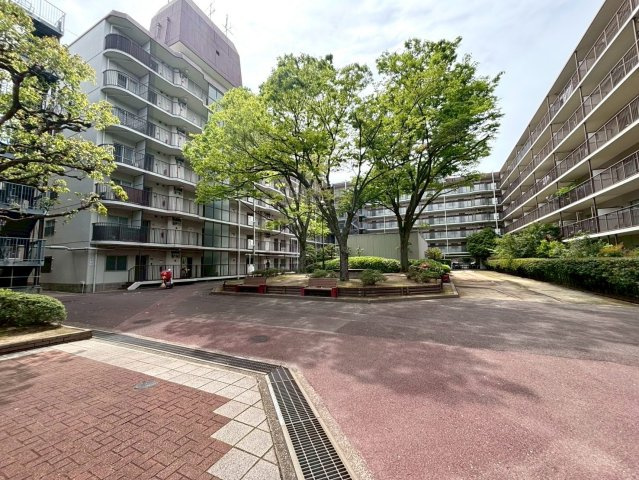 【ReDream】コトーハイツ伏見稲荷A棟 の外観|≪些細なことでもご相談ください！≫
地元に詳しいスタッフにもご相談可能！
短時間のご見学＆ご相談も受付中！