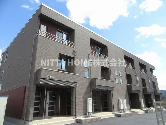 福知山市字堀のアパートの外観|インターネット無料◎エアコン２台で快適◇室内収納たっぷりで外部物置も設置済み★