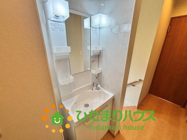 杉戸町杉戸６丁目　中古一戸建ての独立洗面台