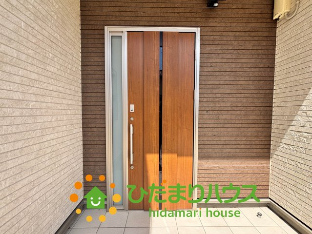 杉戸町杉戸６丁目　中古一戸建ての玄関