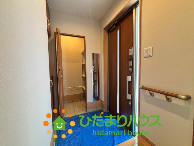 杉戸町杉戸６丁目　中古一戸建ての玄関