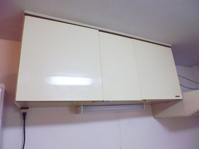 川田ビルの収納|キッチン上の吊戸棚
