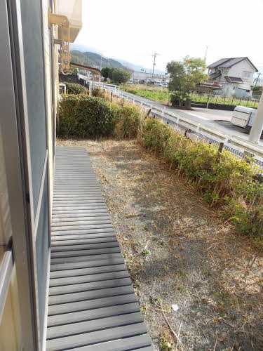 サニーコート本城B棟の庭