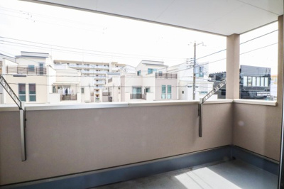 【バルコニー】 | 東淀川区豊里７丁目　一戸建 | 南東向きのバルコニー