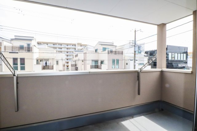 【バルコニー】 | 東淀川区豊里７丁目　一戸建 | 南東向きのバルコニー