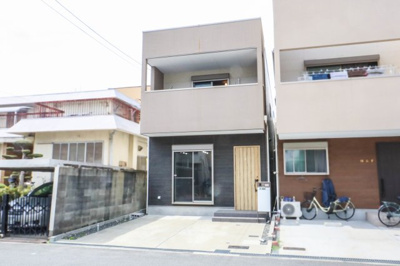 【外観】 | 東淀川区豊里７丁目　一戸建 | 前面道路　約8.0ｍあるので駐車も楽々♪