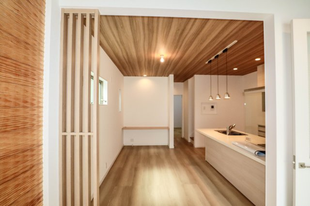 【居間・リビング】 | 東淀川区豊里７丁目　一戸建 | ナチュラルテイストの室内！
LDKは約１８．５帖♪