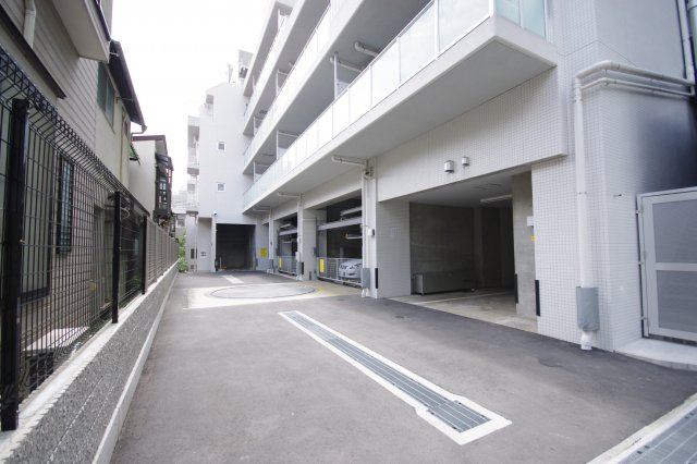 【駐車場】