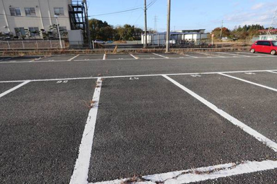 【駐車場】 | ビレッジハウス荒巻1号棟 | 駐車場に車を止められます
