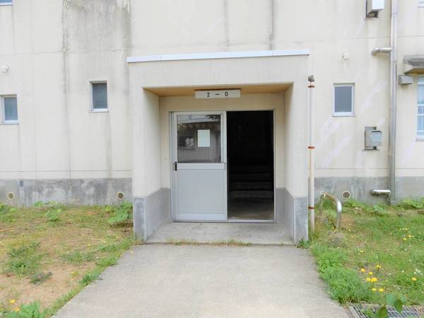 【エントランス】 | ビレッジハウス荒巻1号棟 | 清潔なエントランスです