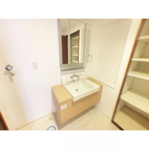 BRAVI南堀江の洗面所|コンパクトで使いやすい洗面所