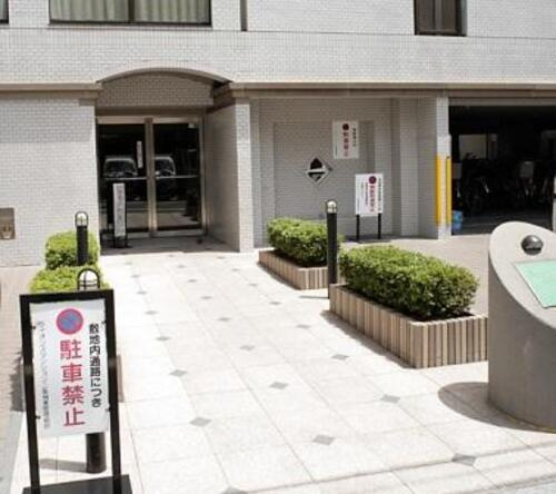 ライオンズマンション二条城東のエントランス