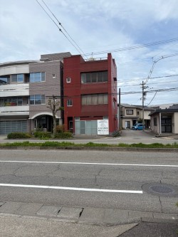 上田ビルの外観