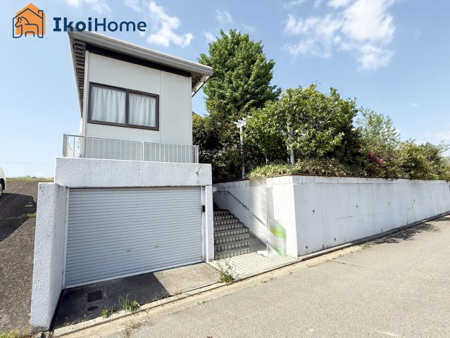神戸市西区神出町宝勢　中古戸建の外観|敷地151坪！広い！田園風景でゆったりとした生活が楽しめます！眺望良好！オシャレな外観です！